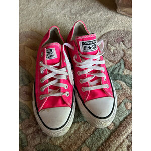 Converse pink size 7W